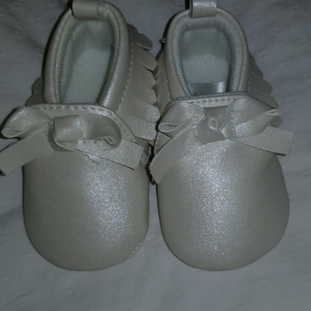 NWOT Carter's baby moccasins 0-3 month